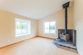 105 Hampton Rd in Martinez, CA - Building Photo - Building Photo