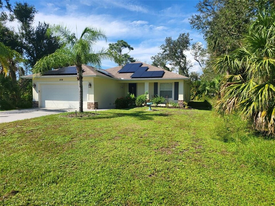 208 Jennifer Dr in Rotonda West, FL - Building Photo