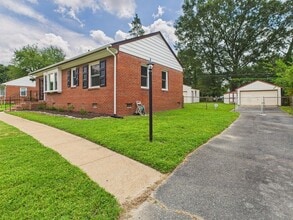 1709 Glenview Rd in Richmond, VA - Foto de edificio - Building Photo