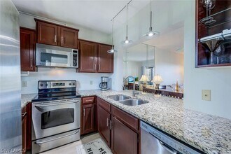 803 River Point Dr in Naples, FL - Building Photo - Building Photo