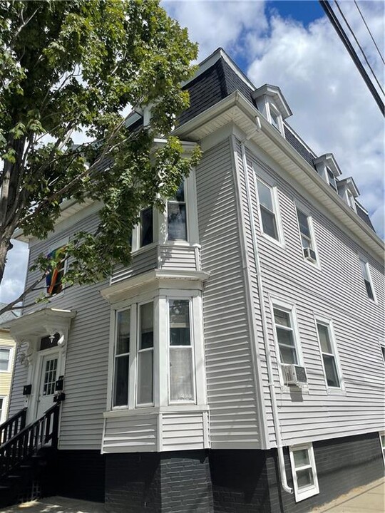 90 Sycamore St in Providence, RI - Foto de edificio