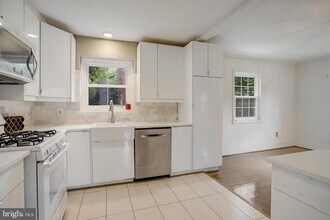 5370 Pooks Hill Rd in Bethesda, MD - Building Photo - Building Photo
