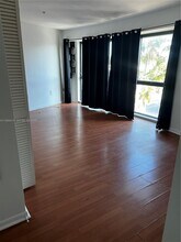 5705 SW 72nd St in Miami, FL - Building Photo - Building Photo