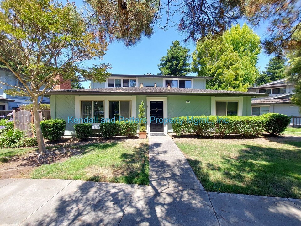 1121 Sutherland Ln in Capitola, CA - Building Photo