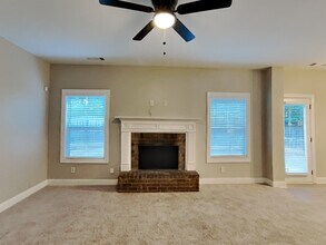 400 Louise Way in Locust Grove, GA - Building Photo - Building Photo