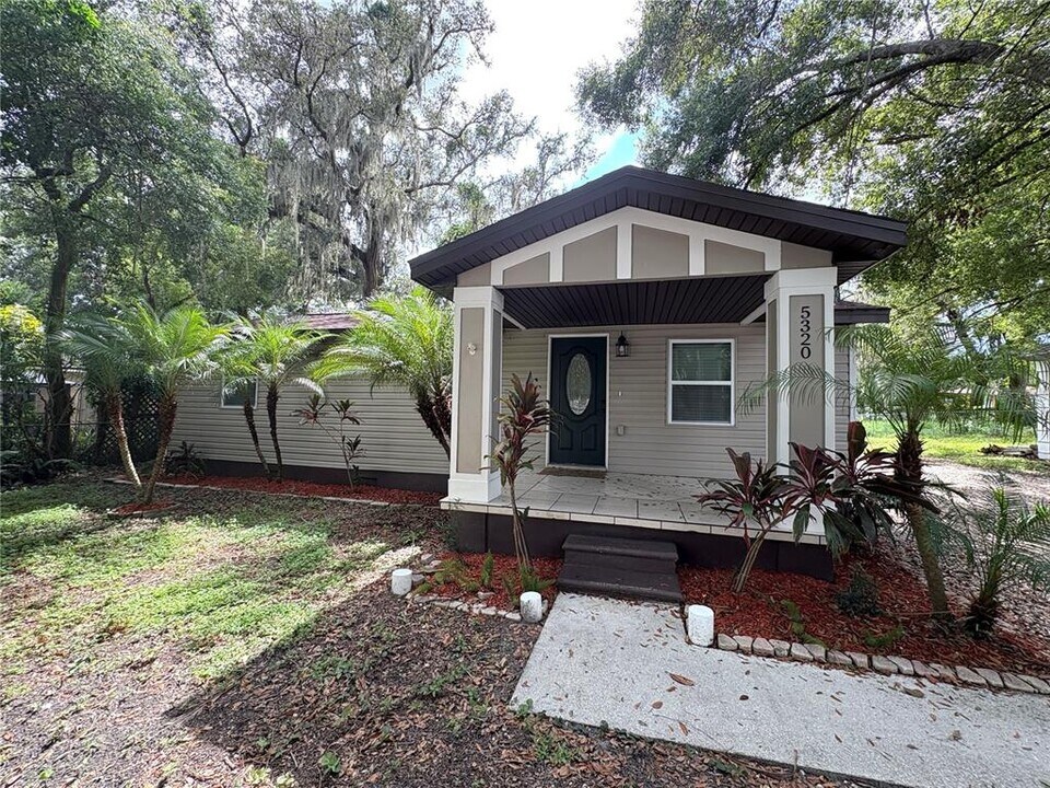 5320 Cherry Ave in Seffner, FL - Foto de edificio