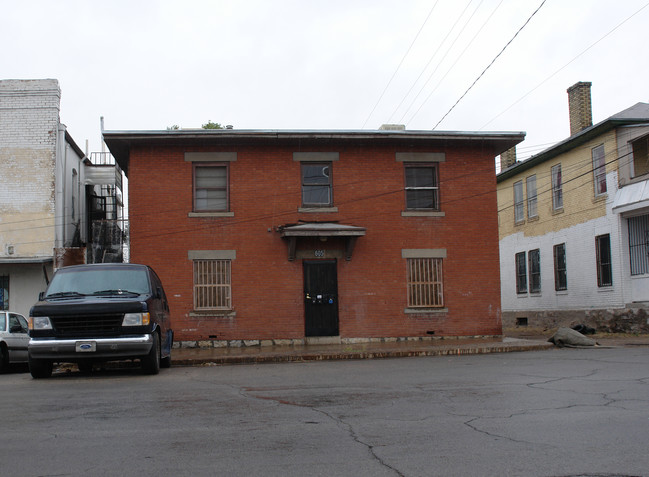 605 Octavia St in El Paso, TX - Building Photo - Building Photo