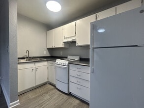 Katie Court Apartments in Las Vegas, NV - Building Photo - Building Photo
