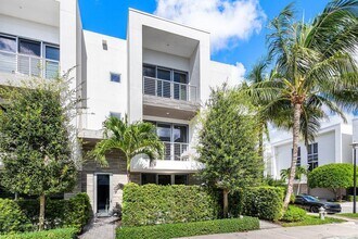 4051 NW 17th Ave in Boca Raton, FL - Building Photo - Building Photo