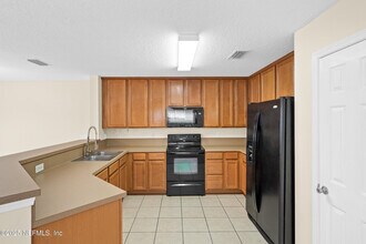 6700 Bowden Rd in Jacksonville, FL - Foto de edificio - Building Photo