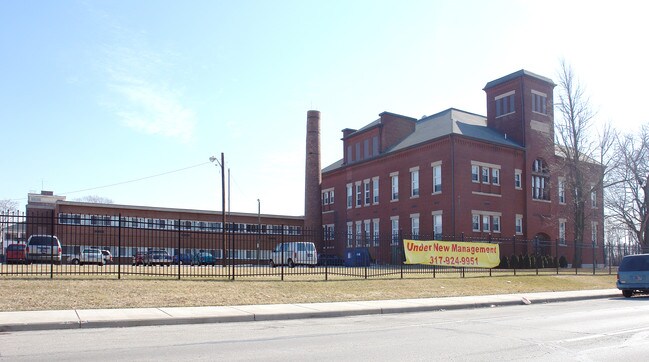 Franklin School Apartments in Indianapolis, IN - Foto de edificio - Building Photo