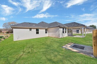 939 Lake View Dr in Montgomery, TX - Building Photo - Building Photo