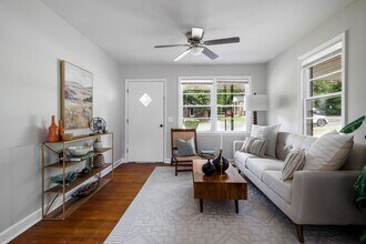 348 W Campanella Dr in Columbia, SC - Building Photo - Building Photo