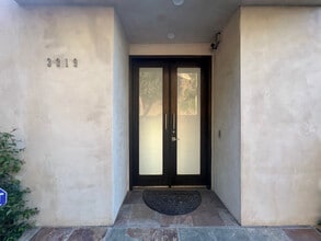 3319 Wrightwood Dr in Studio City, CA - Foto de edificio - Building Photo