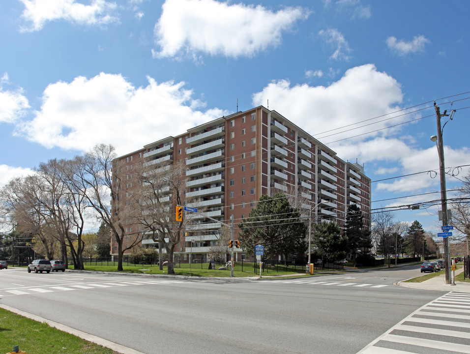 105 Rowena Dr in Toronto, ON - Building Photo