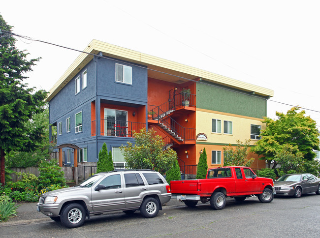 717 NW 70th St in Seattle, WA - Foto de edificio - Building Photo