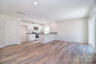 5155 Hyrule Dr in Charlotte, NC - Building Photo - Building Photo