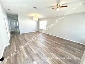 819 Bobcat Creek in San Antonio, TX - Building Photo - Building Photo