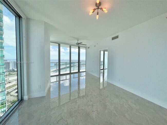 888 Biscayne Blvd in Miami, FL - Building Photo - Building Photo