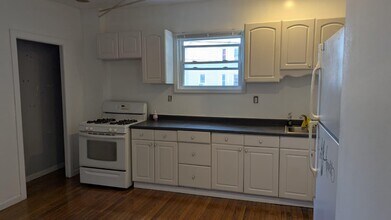 370 Dyckman St in Peekskill, NY - Building Photo - Building Photo