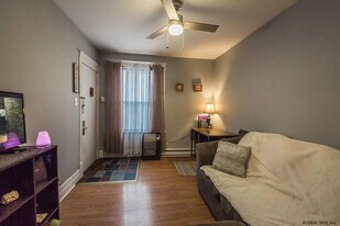 4 1/2 Hibbard St, Unit DOWN in Amsterdam, NY - Building Photo