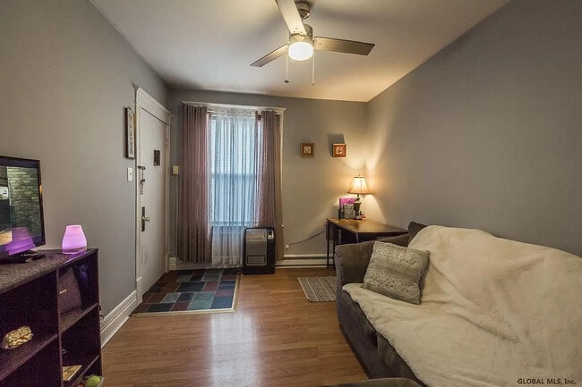 4 1/2 Hibbard St, Unit DOWN, Unit DOWN