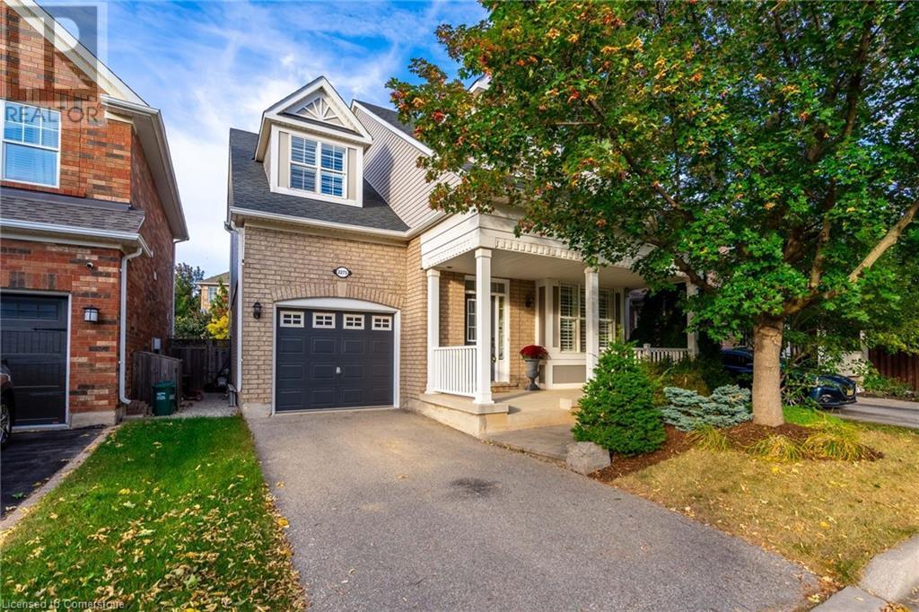 2275 Lyness Ave in Oakville, ON - Building Photo