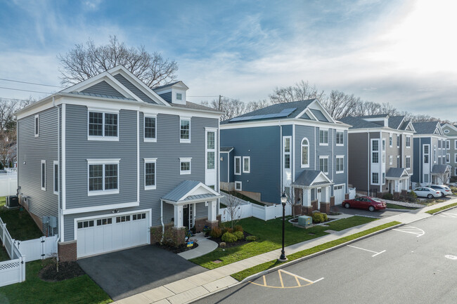 Wright Place at Wesmont Station in Wood Ridge, NJ - Foto de edificio - Building Photo