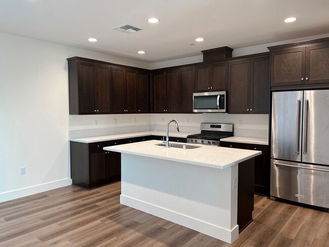 1391 Chariot Rd in Hollister, CA - Building Photo - Building Photo
