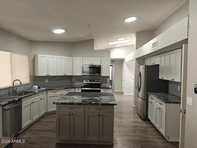 4038 E Thistle Landing Dr in Phoenix, AZ - Building Photo - Building Photo