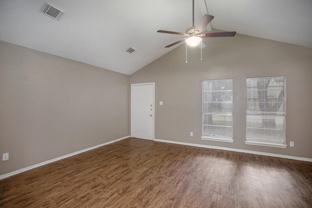 21039 Settlers Valley Dr in Katy, TX - Building Photo