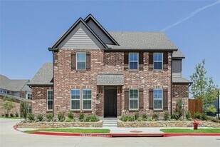 1102 Fallgate Dr in Saginaw, TX - Building Photo