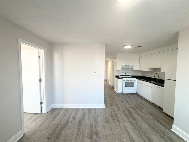 94 Eastern Ave, Unit 7 in Malden, MA - Building Photo - Building Photo