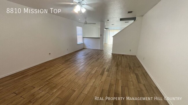 8810 Mission Top in San Antonio, TX - Foto de edificio - Building Photo