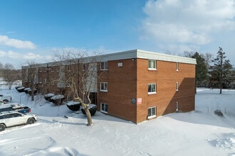 2620 Sycamore Dr in Windsor, ON - Foto de edificio - Building Photo