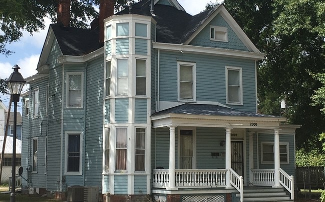 2000 Barton Ave