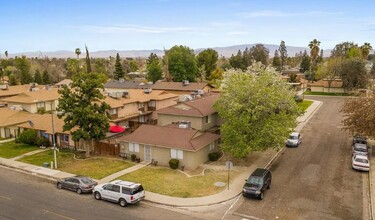 912 Valhalla Dr in Bakersfield, CA - Building Photo - Building Photo