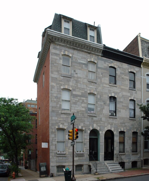 2227 Locust St in Philadelphia, PA - Building Photo