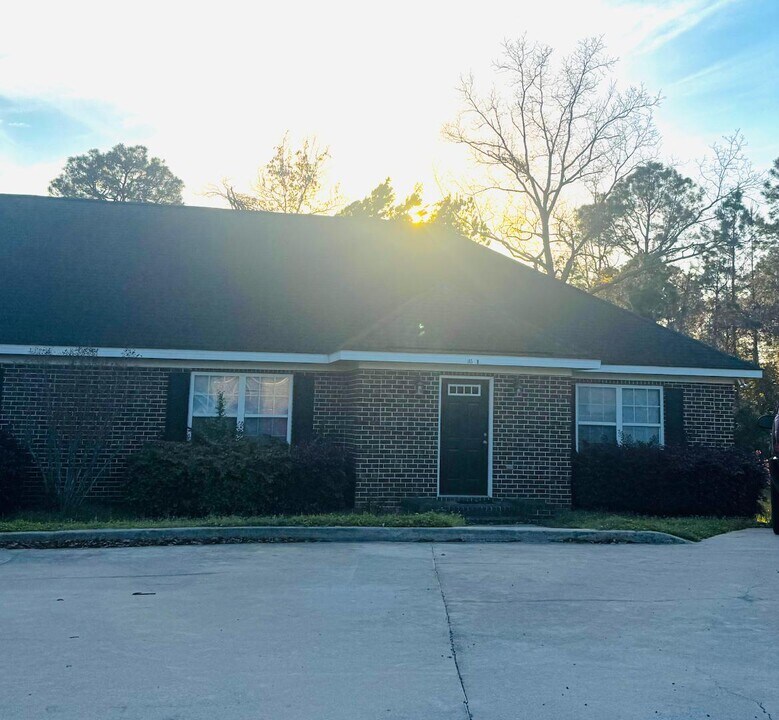 145 Nature Way in Statesboro, GA - Building Photo