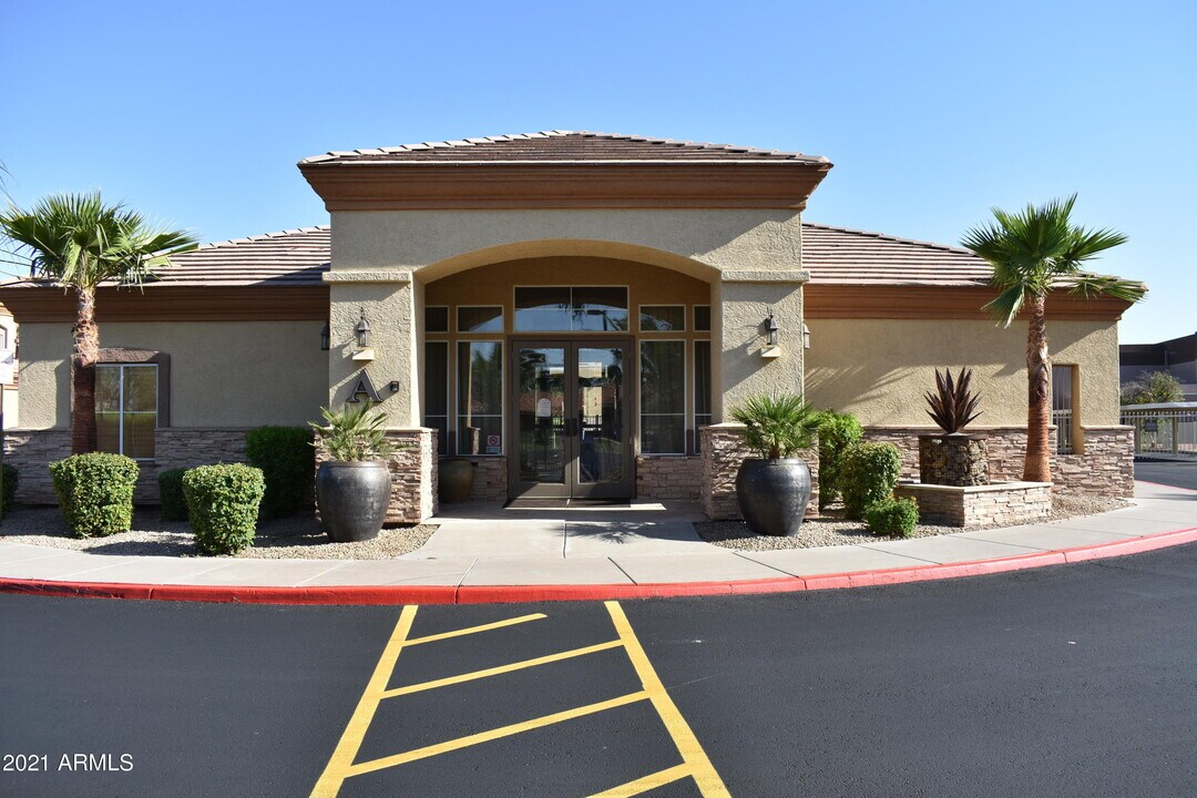 2134 E Broadway Rd in Tempe, AZ - Building Photo