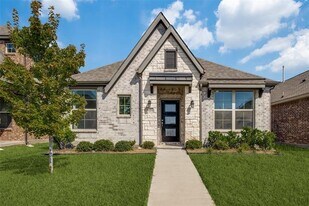 1121 Milfoil Dr in Justin, TX - Building Photo