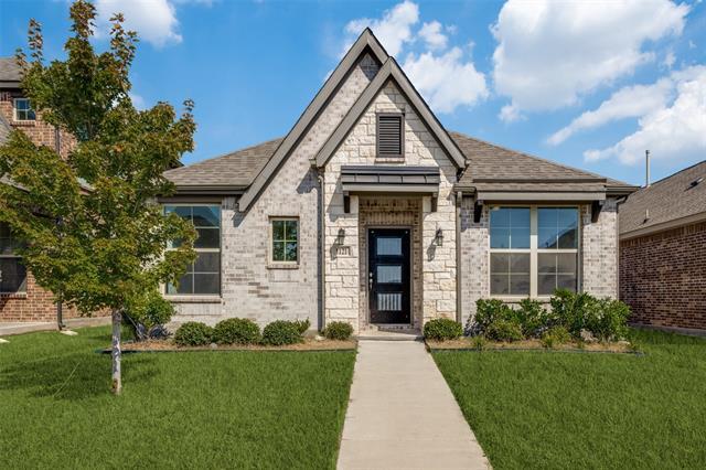 1121 Milfoil Dr in Justin, TX - Building Photo