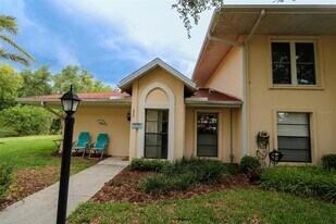 323 Knottwood Ct, Unit 1 in Sun City Center, FL - Building Photo