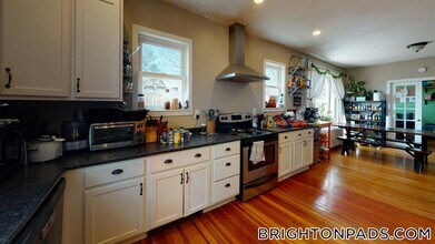 70 Larch St, Unit 1 in Boston, MA - Building Photo - Building Photo