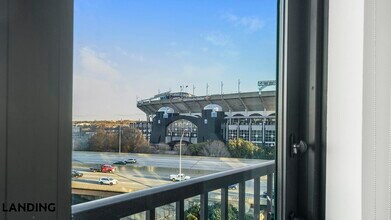 1007 S Mint St, Unit 800 in Charlotte, NC - Foto de edificio - Building Photo