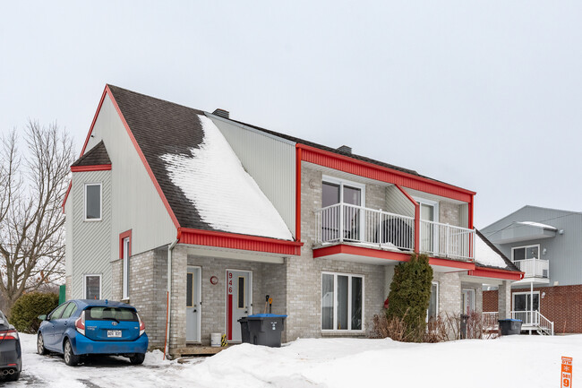 942 Ovide-Plante St in Lévis, QC - Building Photo - Building Photo