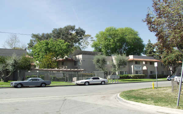 La Puente Park Apartments in La Puente, CA - Building Photo - Building Photo