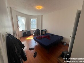 1905 Beacon St, Unit 2 in Brookline, MA - Building Photo - Building Photo