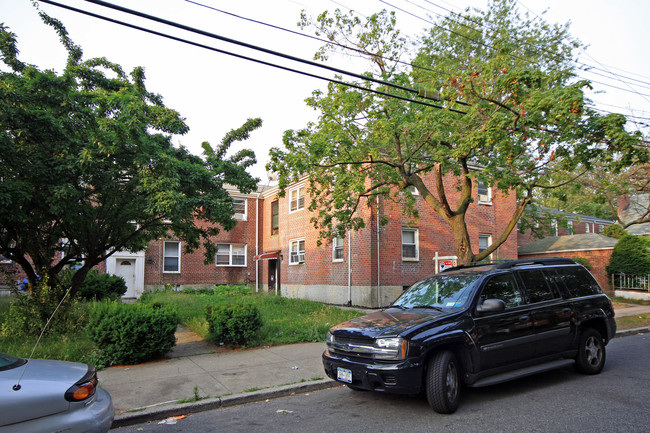 160-19 76th Ave in Flushing, NY - Foto de edificio - Building Photo