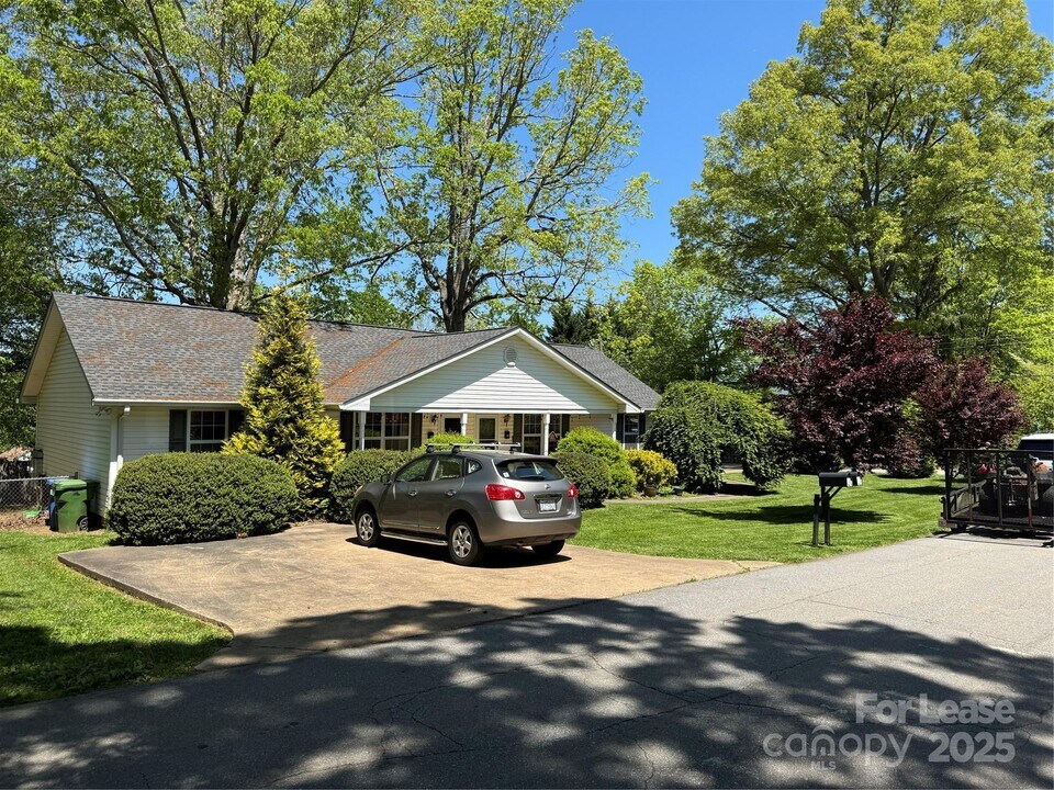 3 Fielding St in Asheville, NC - Building Photo